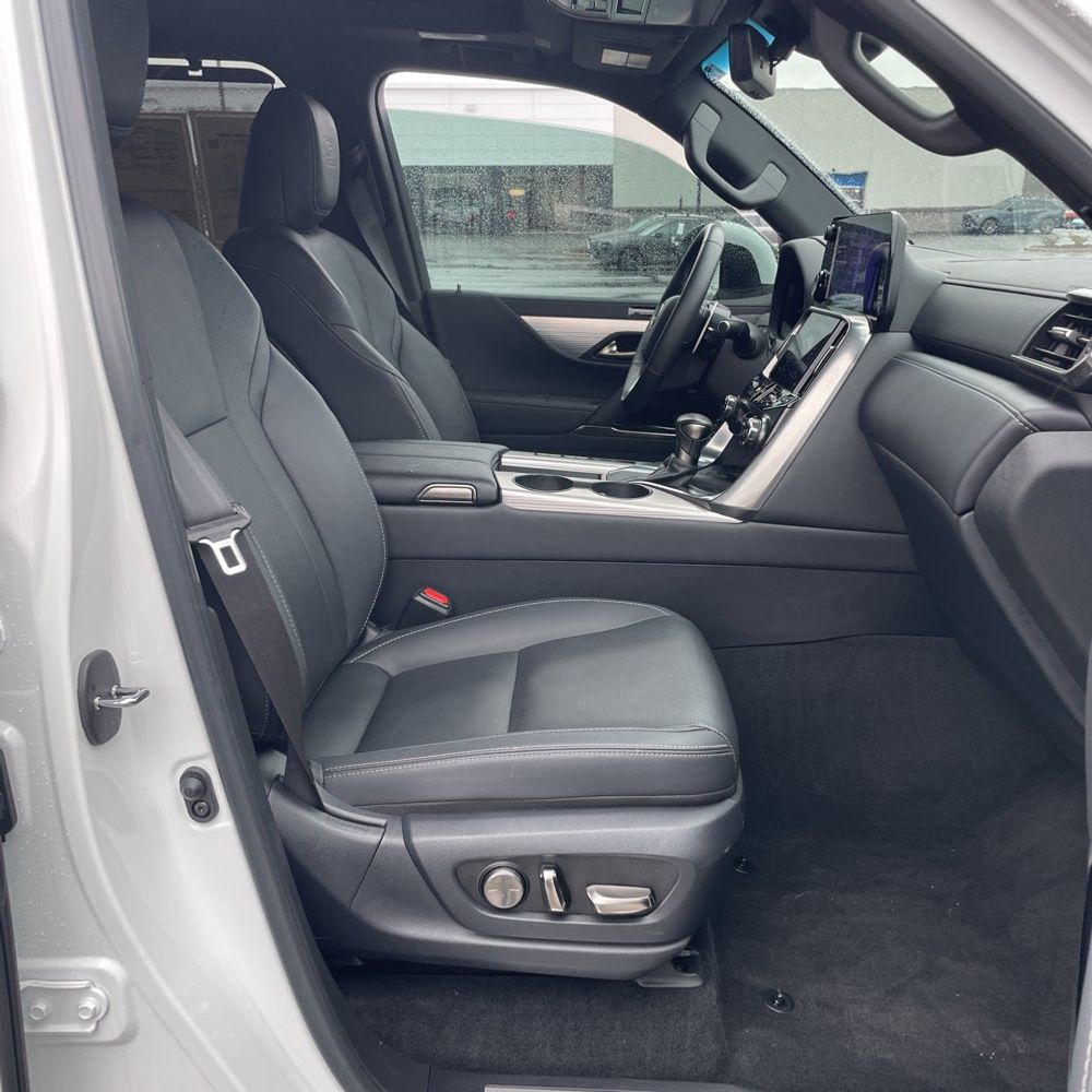 2024 Lexus LX 600 - Image 6