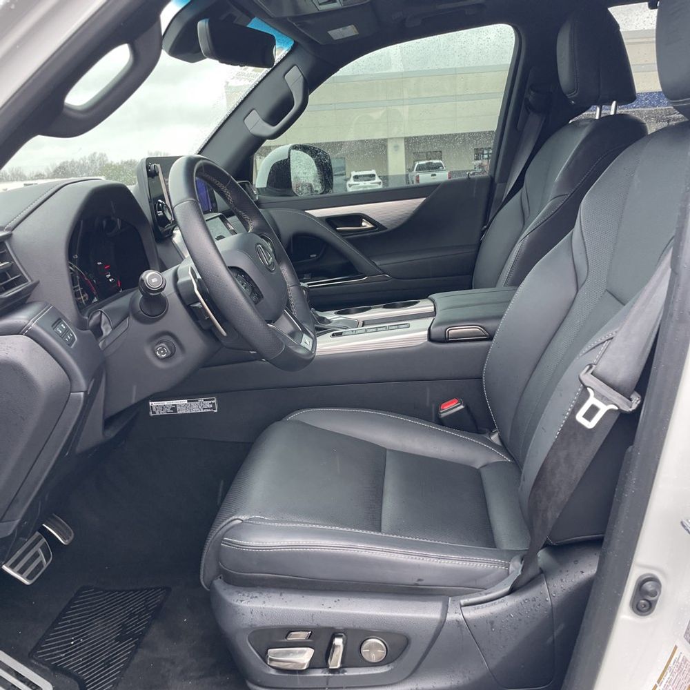 2024 Lexus LX 600 - Image 11