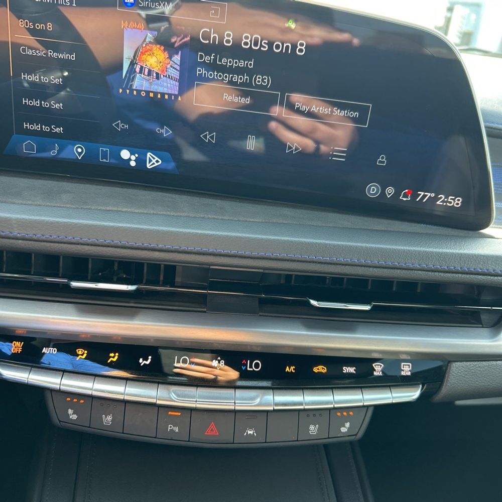 2024 Cadillac XT4 - Image 43