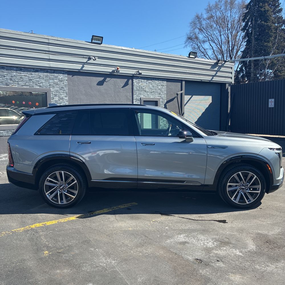 2026 Cadillac Vistiq Sport - Image 4