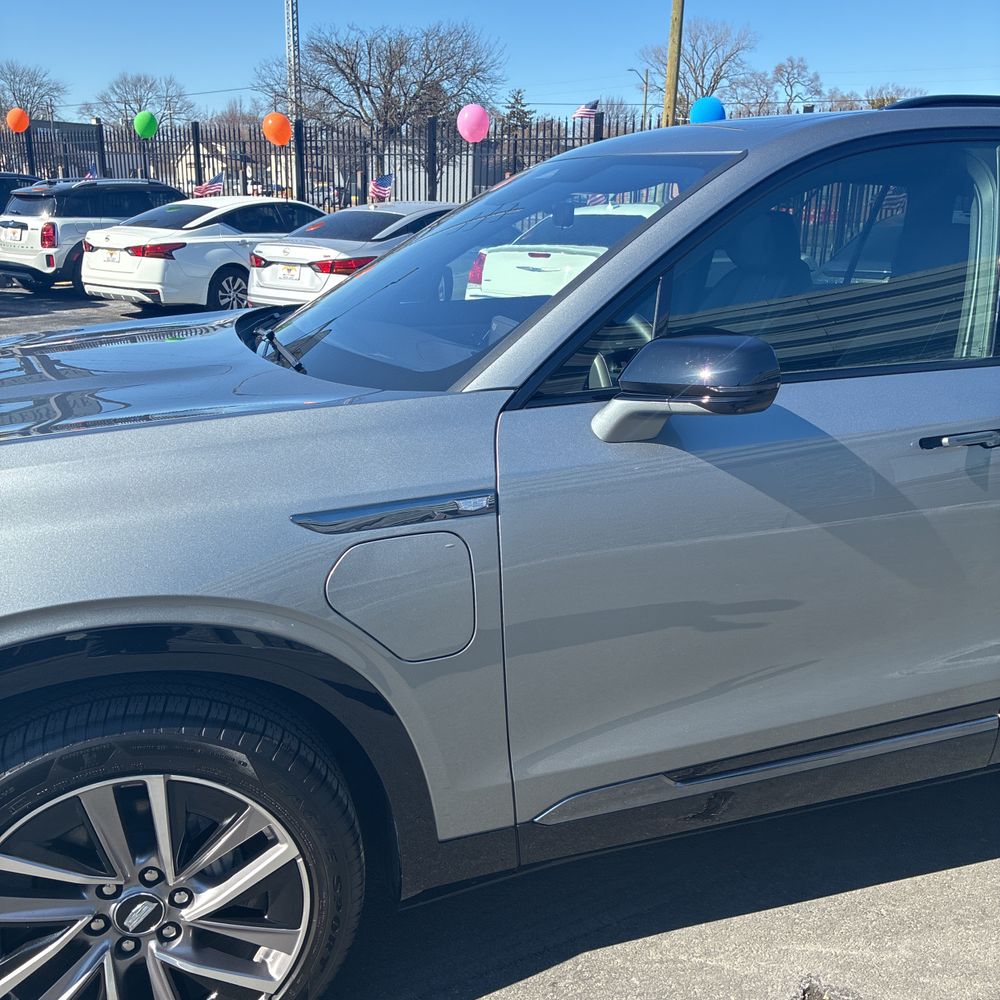 2026 Cadillac Vistiq Sport - Image 6