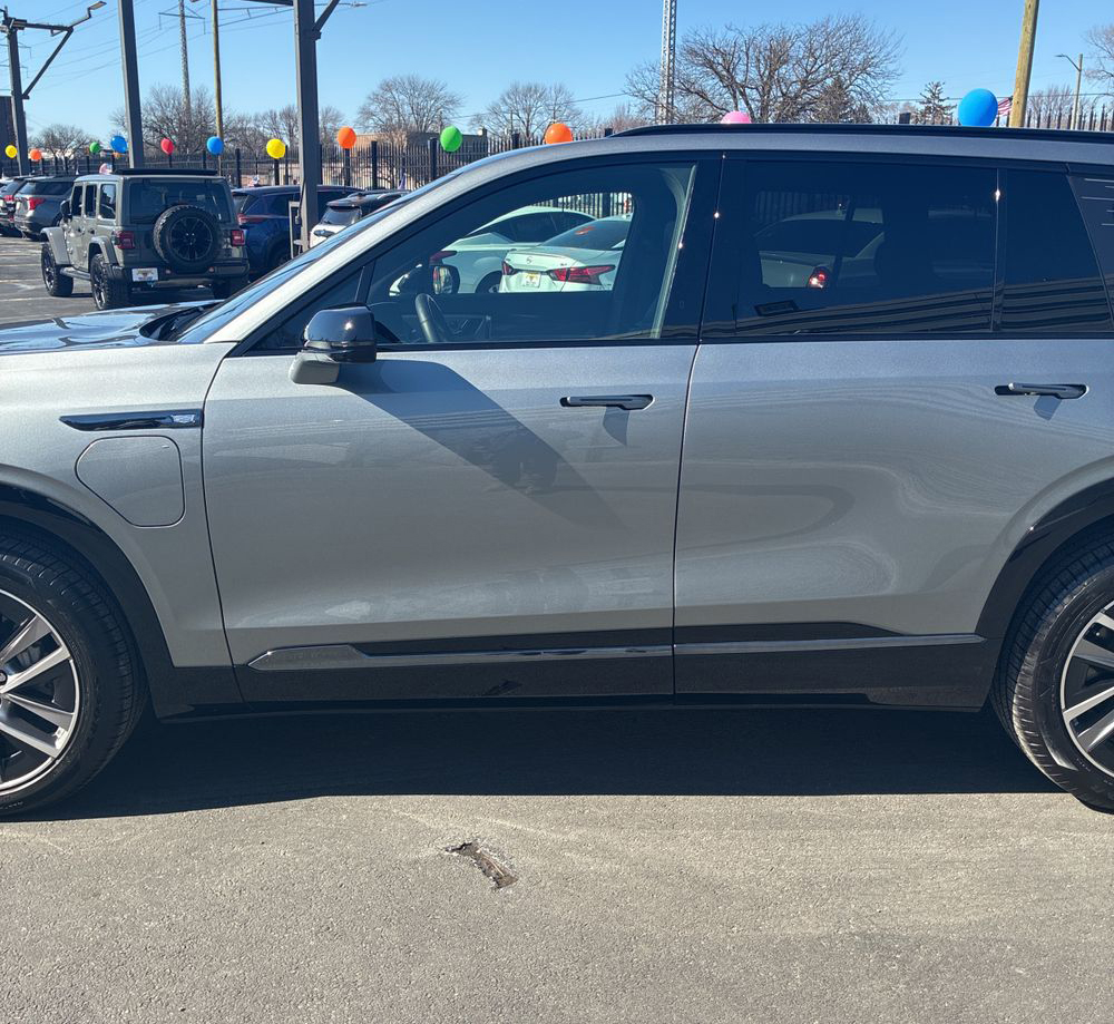 2026 Cadillac Vistiq Sport - Image 28