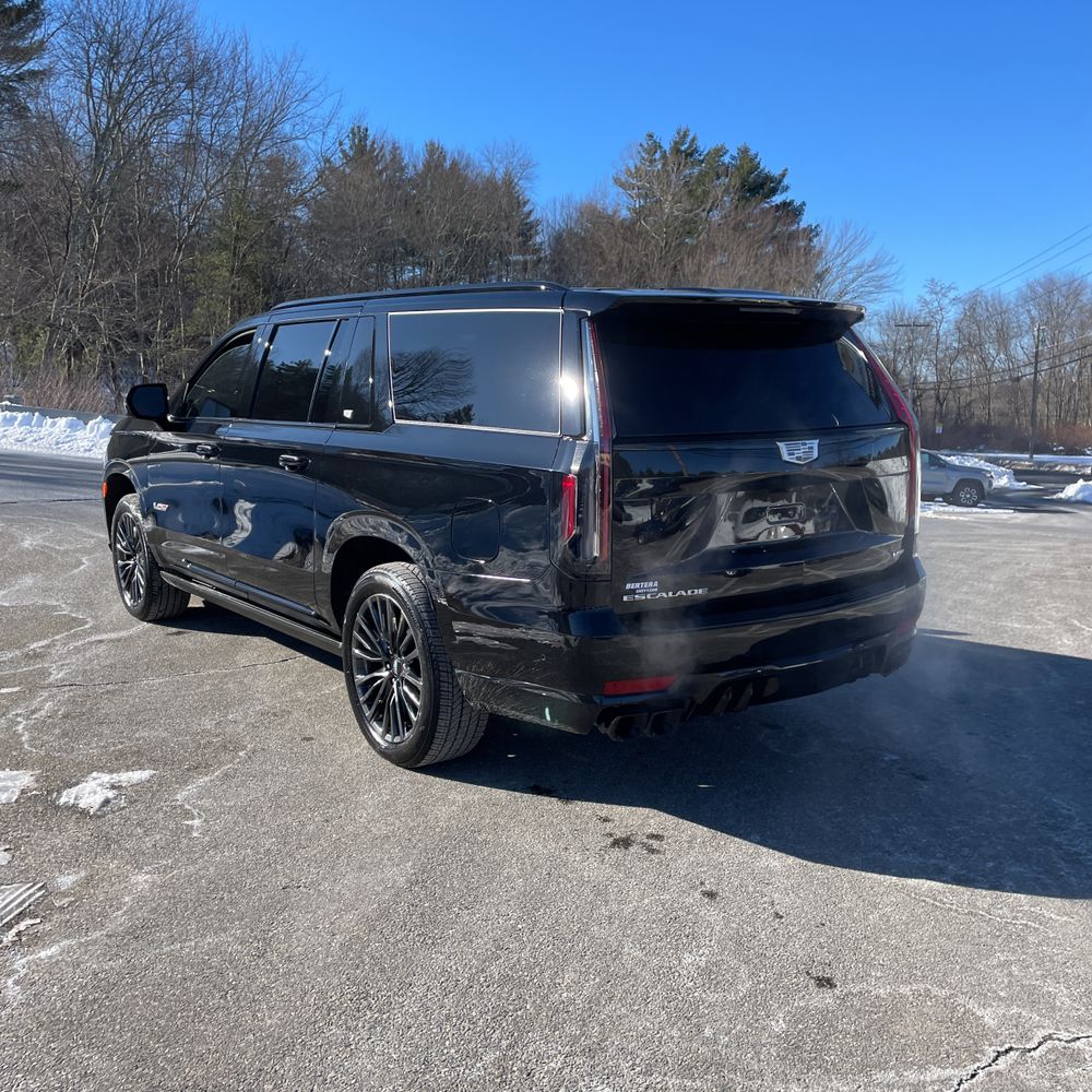 2024 Cadillac Escalade-V ESV - Image 41