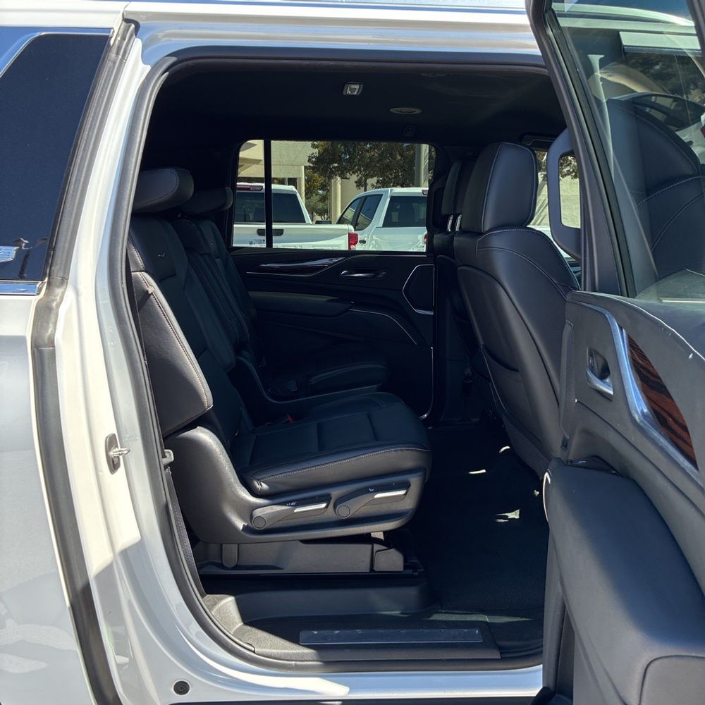 2022 Cadillac Escalade ESV - Image 9