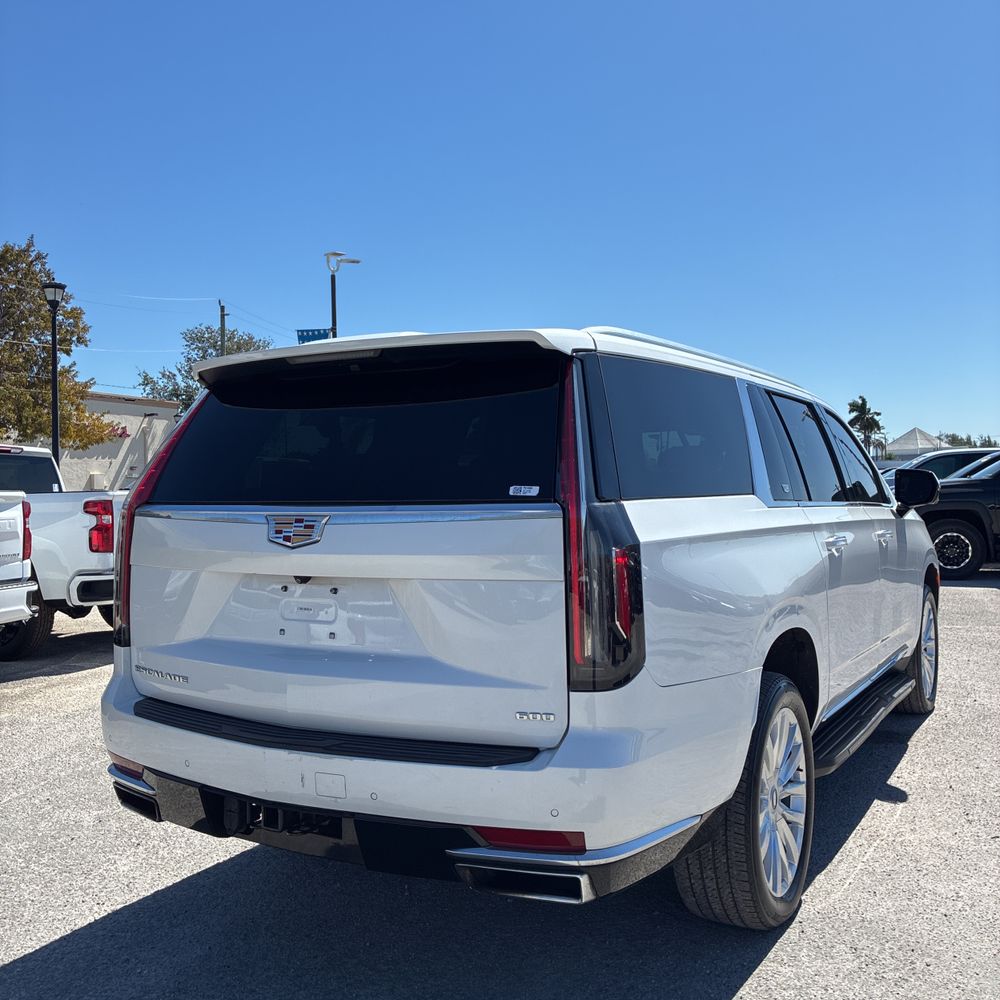 2022 Cadillac Escalade ESV - Image 7