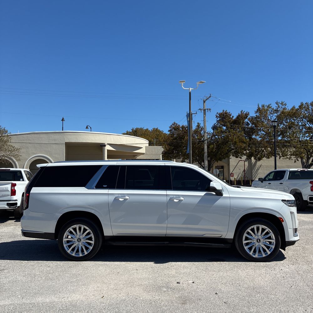 2022 Cadillac Escalade ESV - Image 21